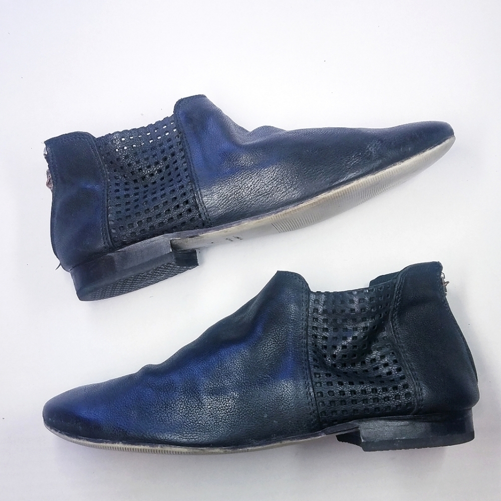 Free People | Black Low Top Flat Boots,‎ 9.5 - Picture 2 of 9
